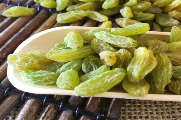 GREEN RAISINS – Natura Impex